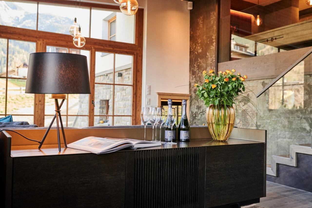 קפרון Serviced Luxury Chalet Evi, Ski-In Ski-Out מראה חיצוני תמונה